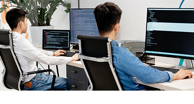 数名のチームでアジャイル開発を行います